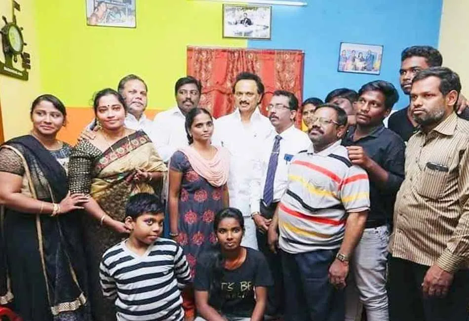 spread poem about kalaingar; stlain meets that women police 