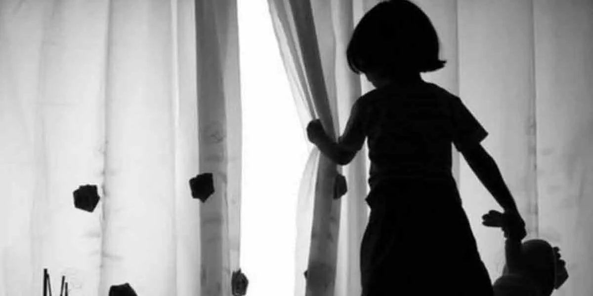 4-year-old girl beaten for not studying well... Parents arrested!