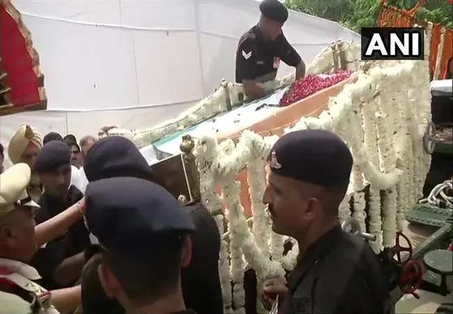 FORMER UNION PRESIDENT ARUN JAITELY PASSES AWAY VICE PRESIDENT CRIYING 