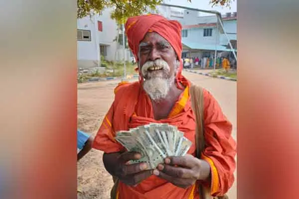 trichy old man donate chief minister public relief fund donation