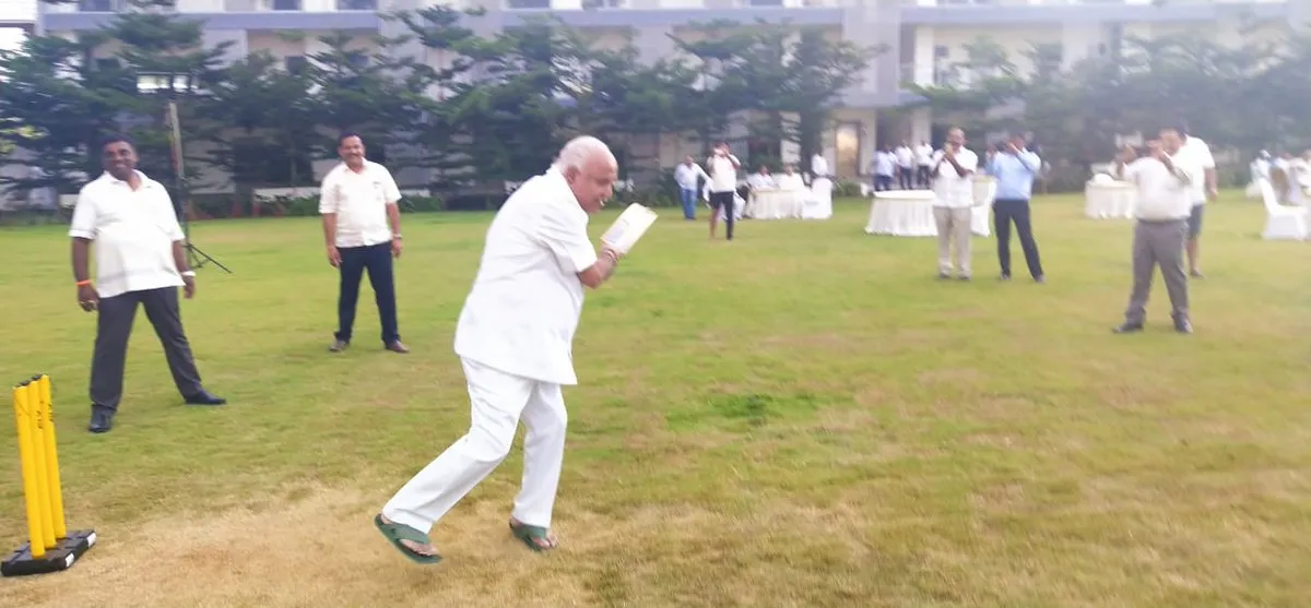 karnataka bjp leader  yeddyurappa arrives at ramada resort playing cricket and music enjoying mlas
