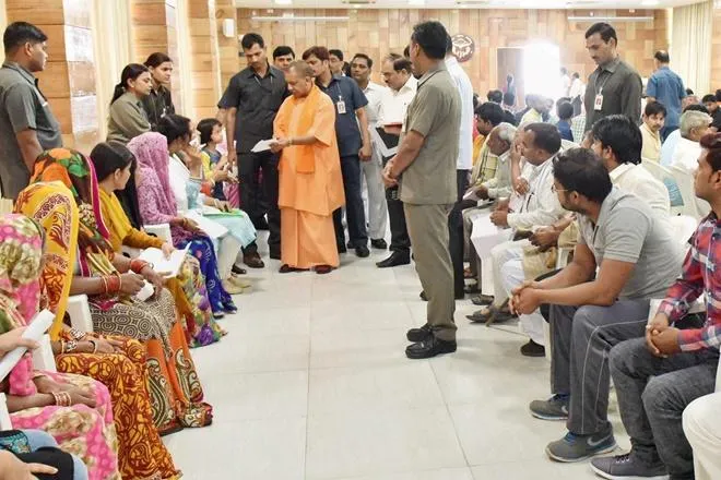 UTTARPRADESH CM YOGI ANNOUNCED PEOPLES GIFT PRODUCTS HAS DID NOT ENTRY AT GOVERNMENT OFFICE