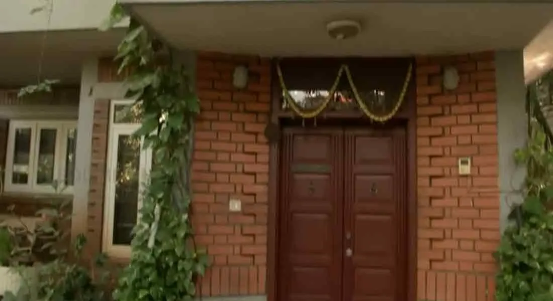 1 crore 56 lakh rupees throwing on the road: looted money-police information