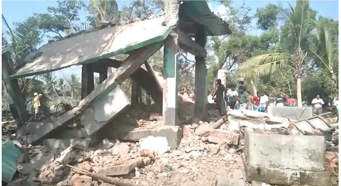 Fire crash in crackers fire in Manargudi;killing 6 people