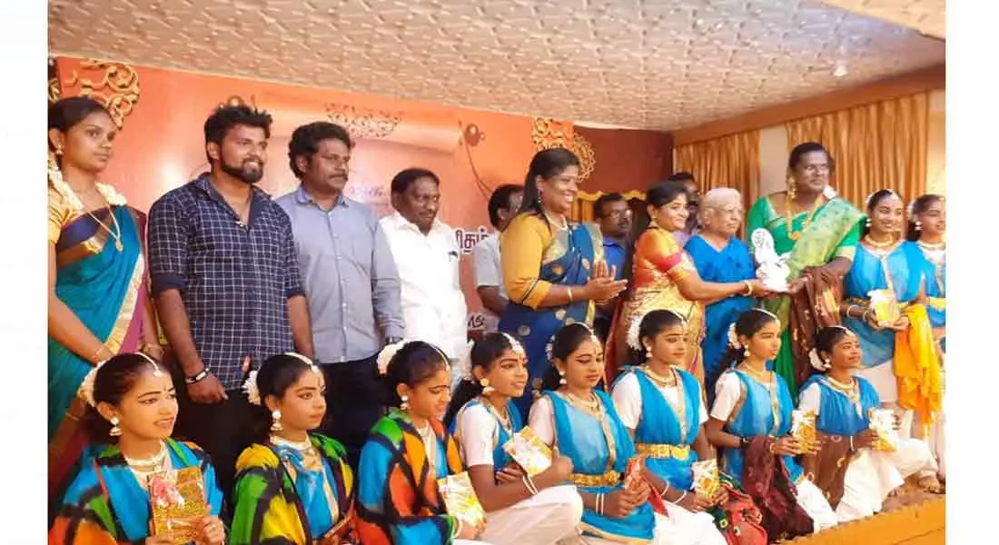 Thoughtful language Tamil! Kodaikanal Gandhi in Lata Saravanan book release function 