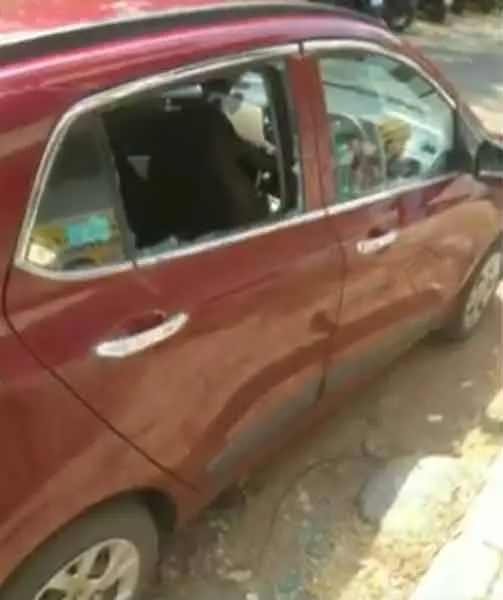   Turning the CCTV back and breaking the car's glasses and theft money in chennai 