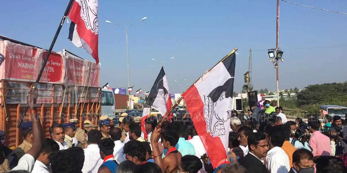  AIADMK flag not removed ... Krishnagiri police notice to Sasikala!