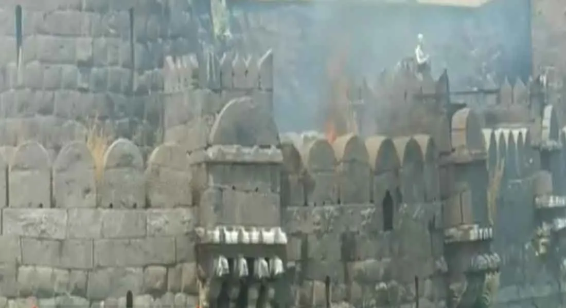  One side fire ...  one side of lovers... Vellore fortress's pligh