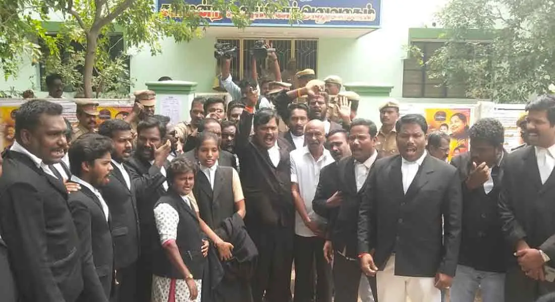  Separate district issue ... Lawyers blocking Mayiladuthurai legislative office!
