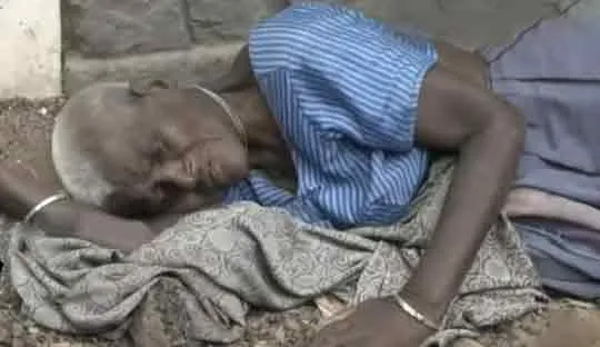 son who left his mother on the street due to his age