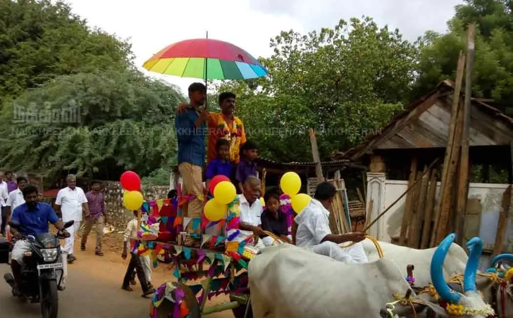 The groom's procession in the carriage.