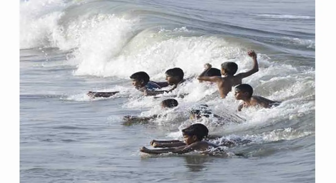 4 students drowned in sea