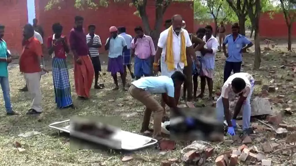  'Risk' for stomach survival! crack blast in sivakasi 