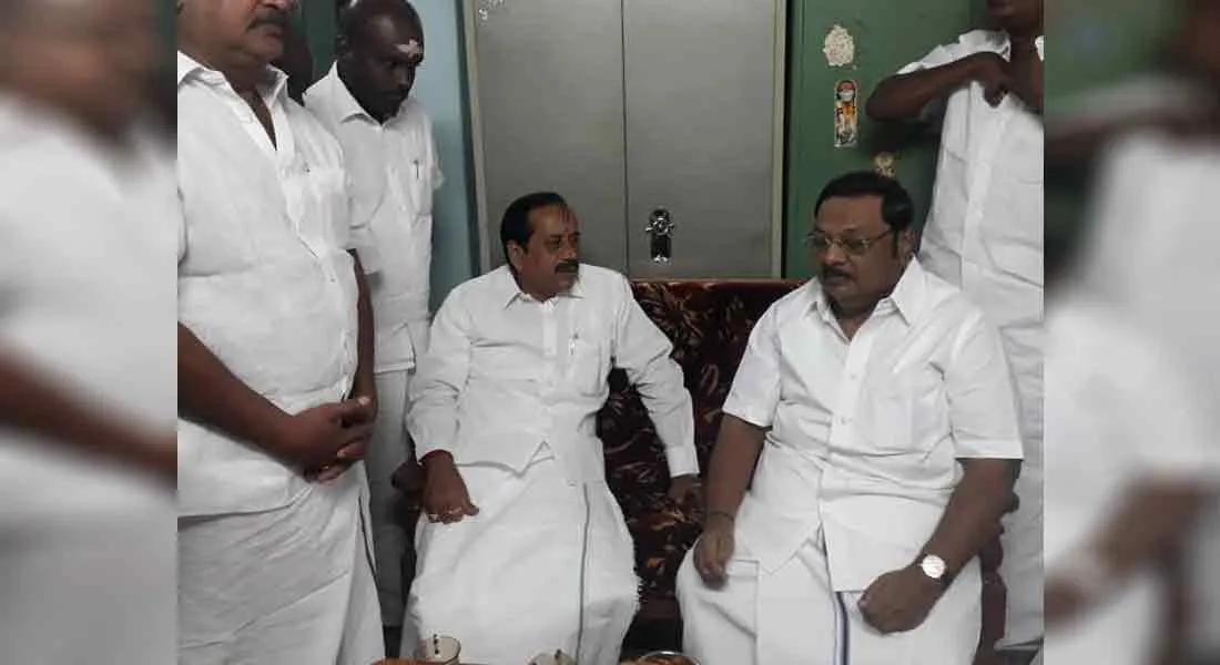 mk azhagiri meets h raja 