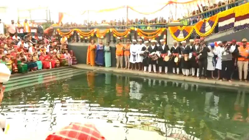 ಆ ಒಂದು ನಿಮಿತ್ಯ ಬಂದೇ ಬಿಡುತ್ತದೆ. ಒಂದು ದಿನ ಕಾವೇರಿಯನ್ನು ಕಮಂಡಲದಲ್ಲಿಟ್ಟು ಅಗಸ್ತ್ಯ ಮುನಿಗಳು ಸ್ನಾನಕ್ಕೆಂದು ಹೋಗುತ್ತಾರೆ. ಅದನ್ನೇ ಕಾಯುತ್ತಿದ್ದ ಕಾವೇರಿ ಕಮಂಡಲದಿಂದ ಉಕ್ಕಿ ಹರಿಯಲು ಶುರು ಮಾಡುತ್ತಾಳೆ.