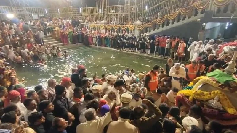 ಮಕ್ಕಳಿಲ್ಲದ ಮಹರ್ಷಿ ಕವೇರ ಬ್ರಹ್ಮಗಿರಿಯಲ್ಲಿ ತಪಸ್ಸಿಗೆ ಕುಳಿತುಕೊಳ್ಳುತ್ತಾರೆ. ಅವರ ಕಠೋರ ತಪಸ್ಸಿಗೆ ಪ್ರತ್ಯಕ್ಷನಾದ ಬ್ರಹ್ಮದೇವರು ನಿನ್ನಲ್ಲಿ ಪೂರ್ವಜನ್ಮದ ಪಾಪದ ಫಲವಿರುವುದರಿಂದ ನಿನಗೆ ಸಂತಾನ ಭಾಗ್ಯವಿಲ್ಲ. ಹೀಗಾಗಿ ನನ್ನ ಮಾನಸ ಪುತ್ರಿ ಲೋಪಮುದ್ರೆಯನ್ನೇ ನಿನಗೆ ಮಗಳಾಗಿ ನೀಡುತ್ತೇನೆಂದು ಲೋಪಮುದ್ರೆಯನ್ನು ಕವೇರನಿಗೆ ನೀಡಿತ್ತಾರೆ ಬ್ರಹ್ಮದೇವರು