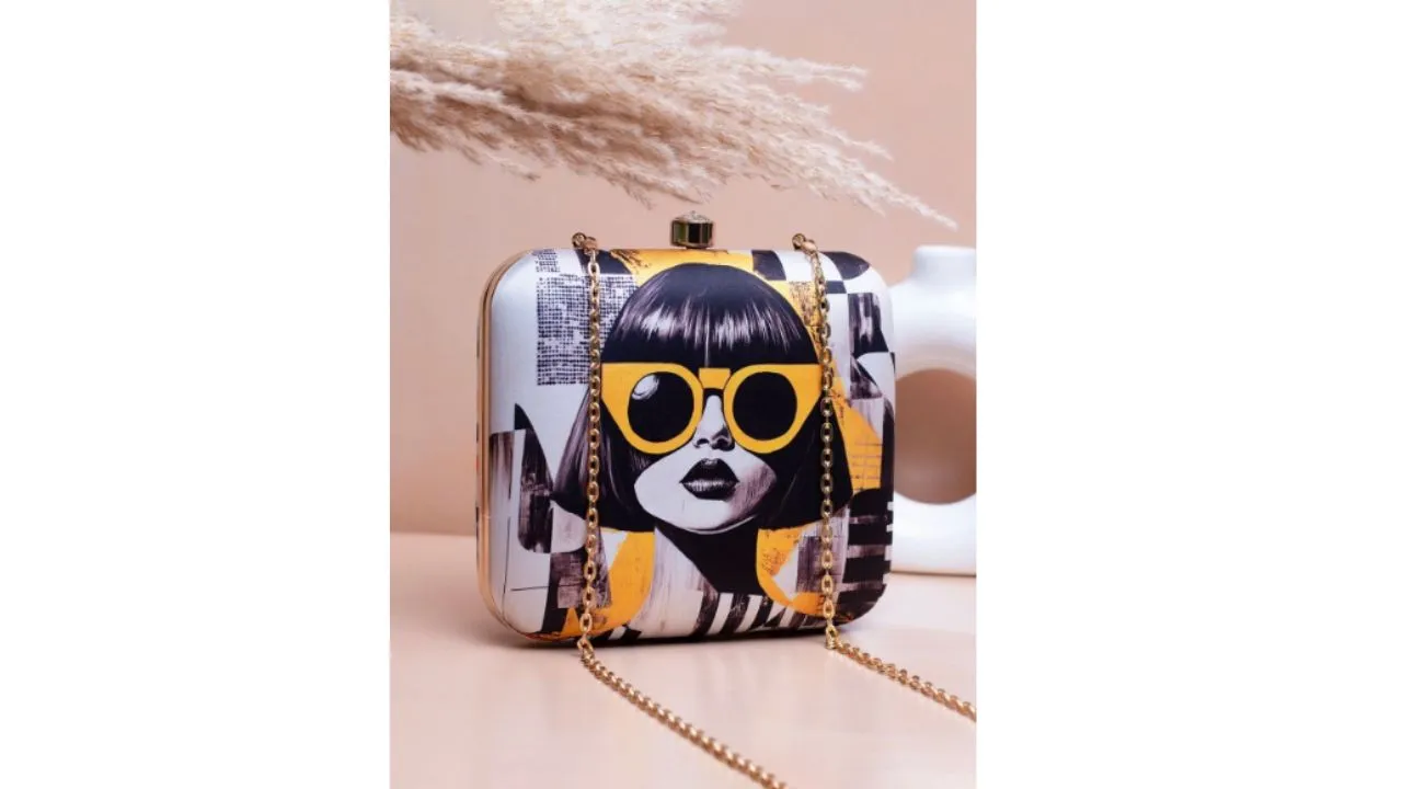 Artklim Modern Girl Portrait Printed कल्च