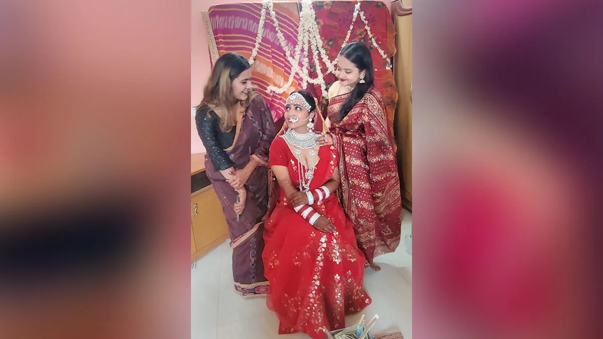 बिना दूल्हे के दुल्हन ने लिए सात फेरे