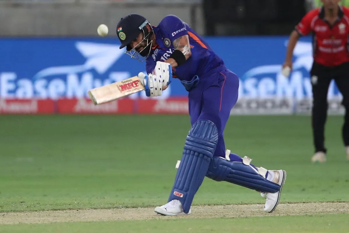 Virat Kohli drills a six straight down the ground, India vs Hong Kong, Asia Cup, Dubai, August 31, 2022