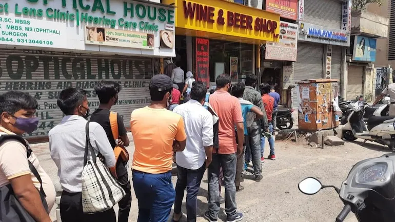  Long queue before liquor shop