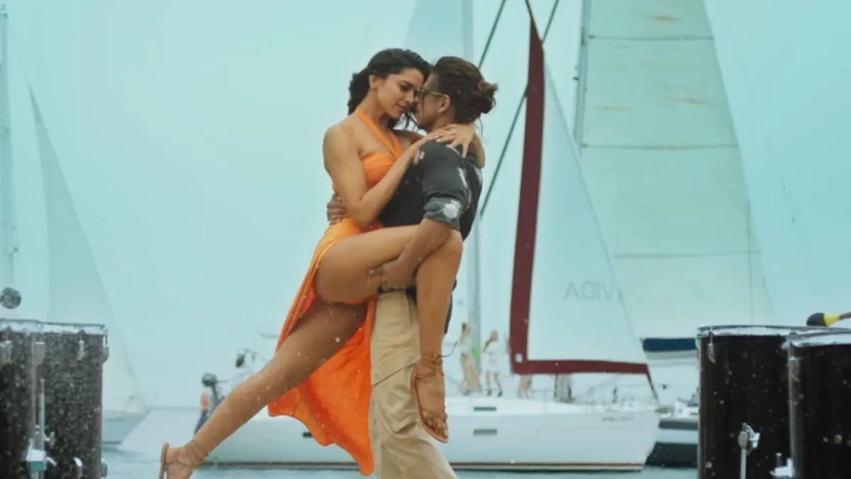 &lsquo;बेशर्म रंग&rsquo; कंट्रोवर्सी