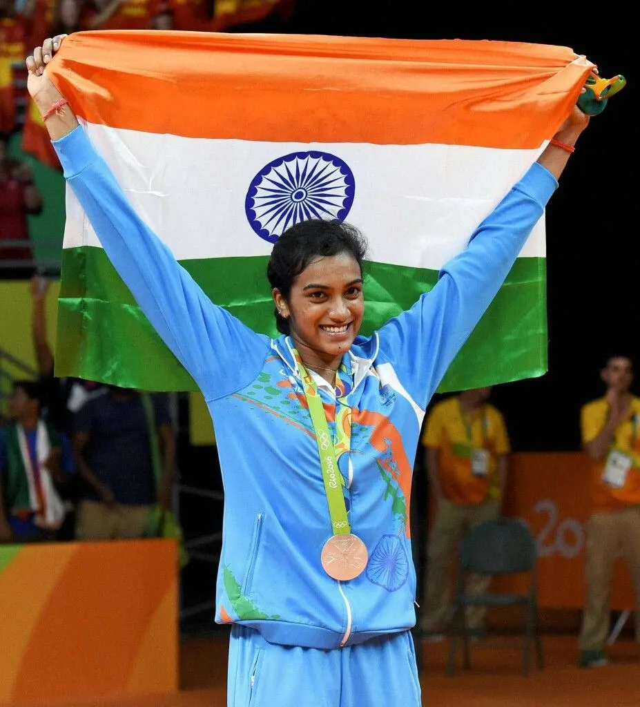 Rio2016 : P V Sindhu poses with her silver medal at 2016 Summer #Olympics at Rio de Janeiro in #Brazil. | Rio olympics, Olympics, Badminton