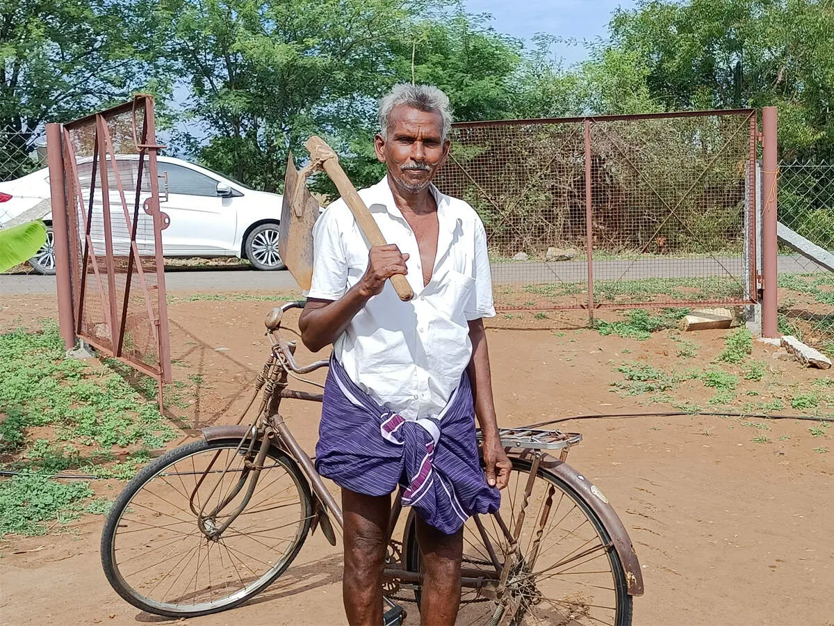 Tamil Nadu: Son a Union minister, but L Murugan's independent mom and dad  toil in fields | Chennai News - Times of India