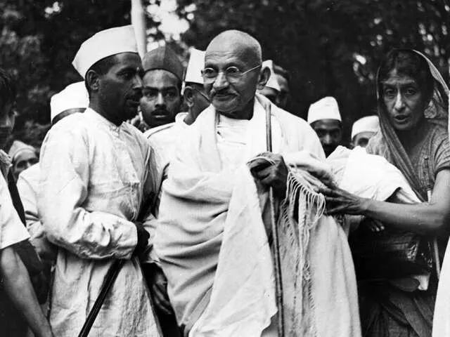 Freedom movements under Gandhi - Martyrs' day: Nation pays homage to  Mahatma Gandhi on his 72nd death anniversary | The Economic Times