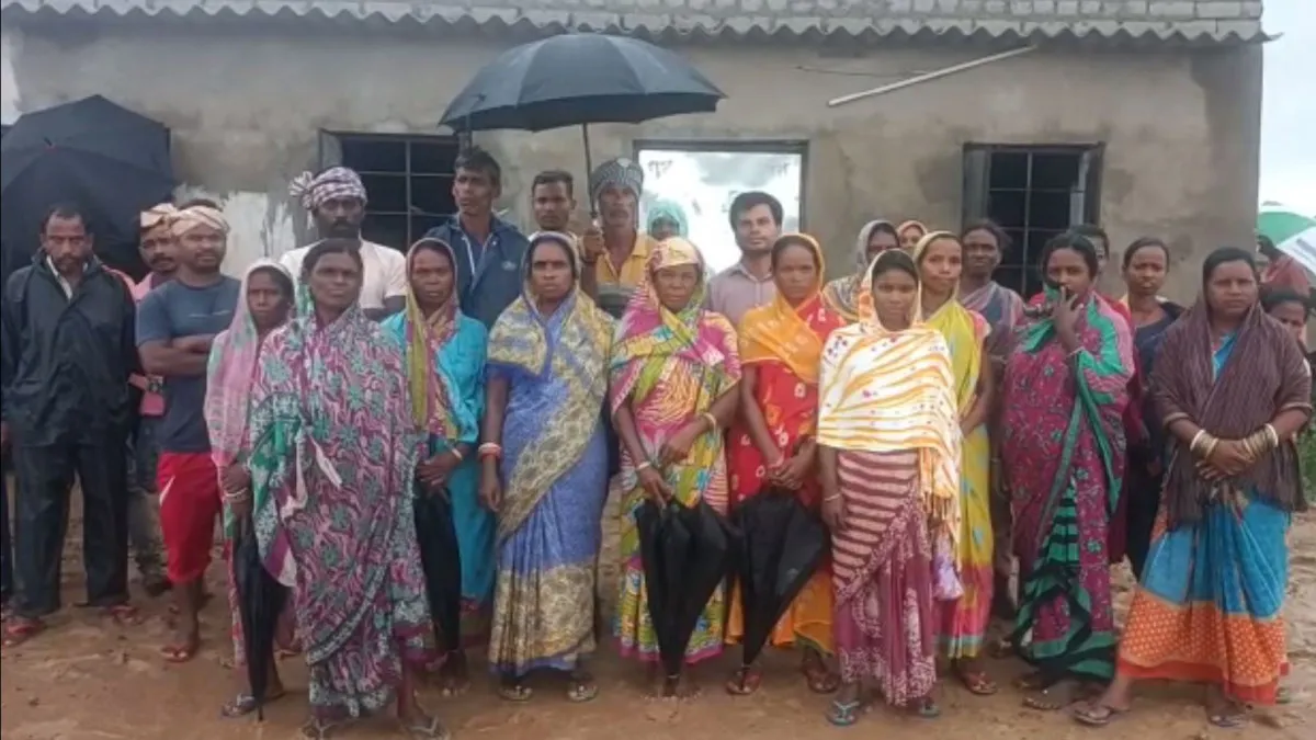workers locked the 5 engineer in the house