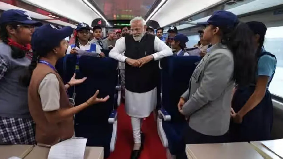 PM Modi in Vande Bharat