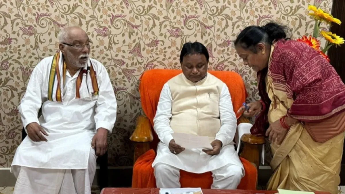 Prasanna with CM Mohan Charan Majhi