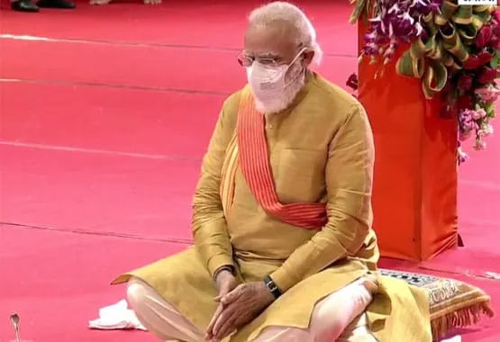 रामलला के सामने साष्टांग दंडवत हुए मोदी, देखें-अयोध्या में भूमिपूजन की तस्वीरें