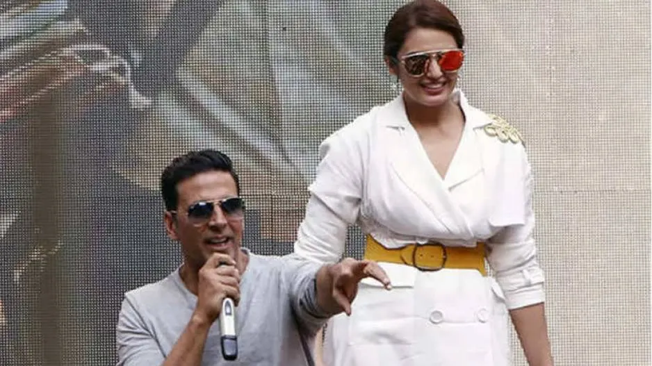 Huma Qureshi says it was fun to get beaten up by Akshay Kumar