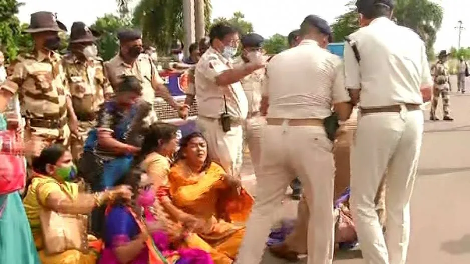 BJP Protest At Naveen Niwas