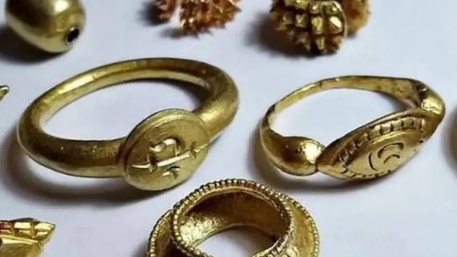 Has the Lost Island of Gold been found? Sumatran fishermen find a huge treasure trove including a bu