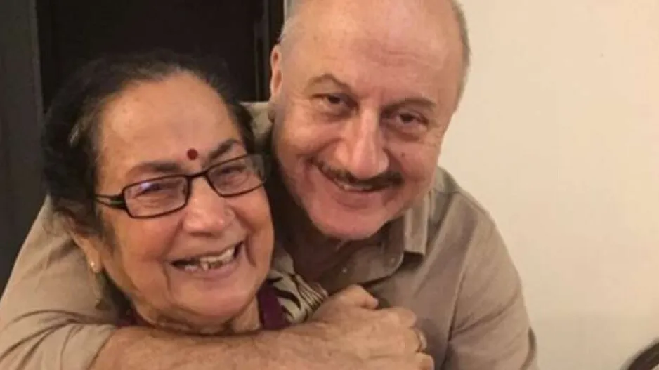 Anupam Kher shares his mom Dulari&rsquo;s latest video