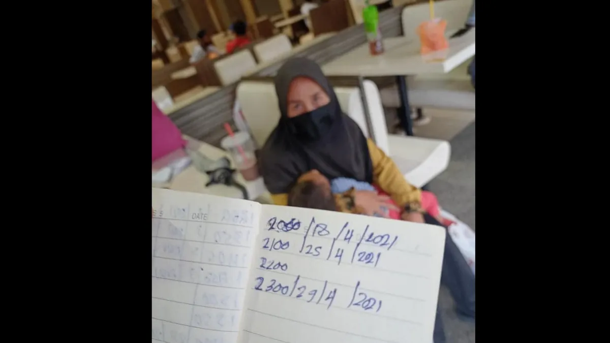 beggar earns 40 thousand rupees monthly with notebook to keep track of her income 