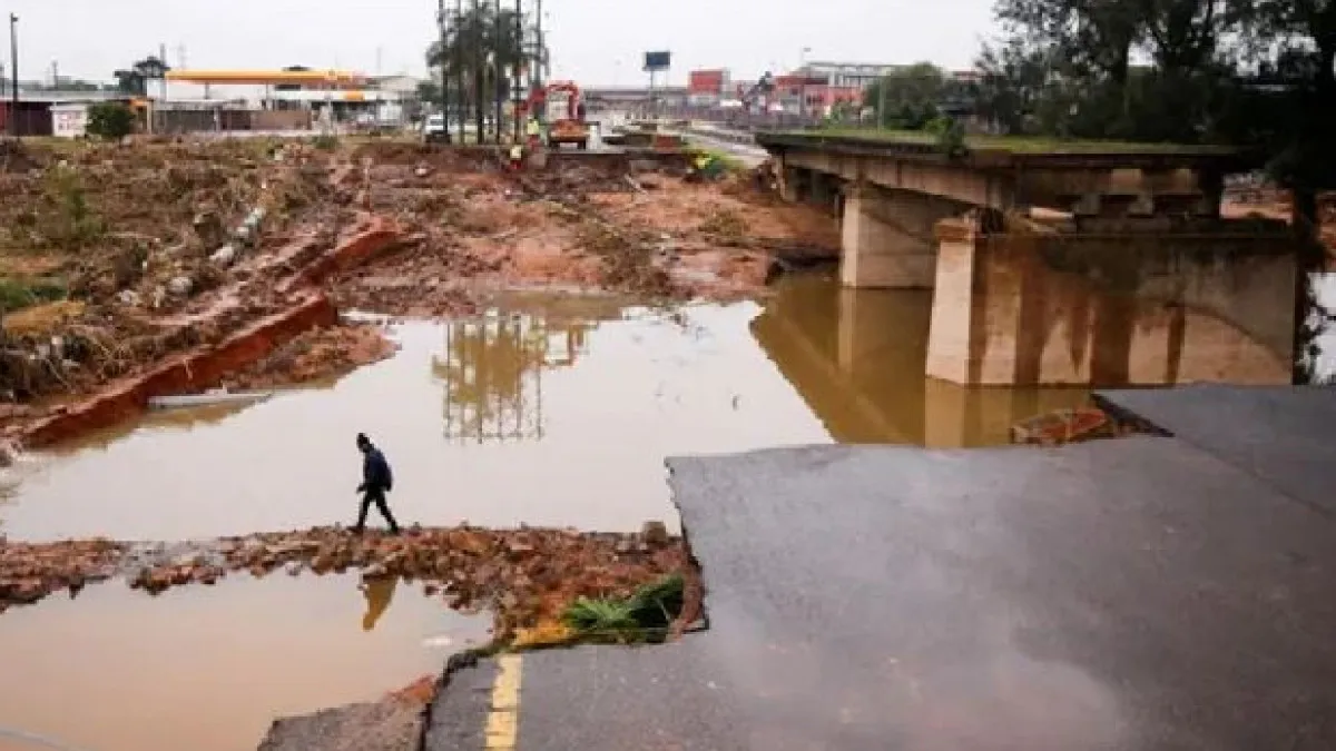 South Africa flood death toll missing number rescue operation photos