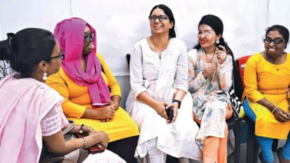 Acid Attack Survivor Extends Helping Hand To Kol Girls In Need
