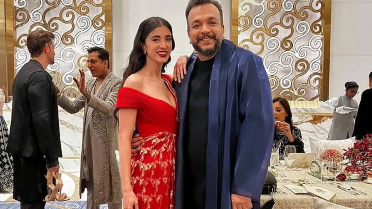 Hrithiks Roshan had seen holding girlfriends sandals