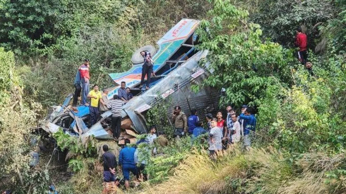  bus falls into gorge