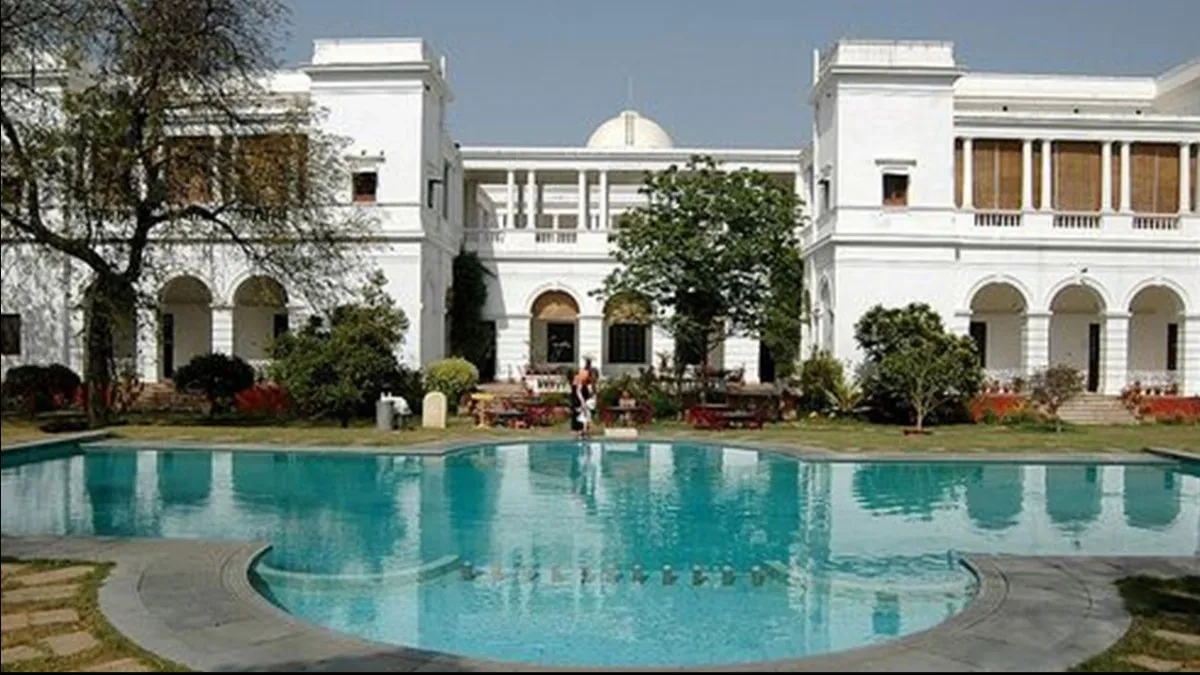 Saif ali khan pataudi house was taken after father death