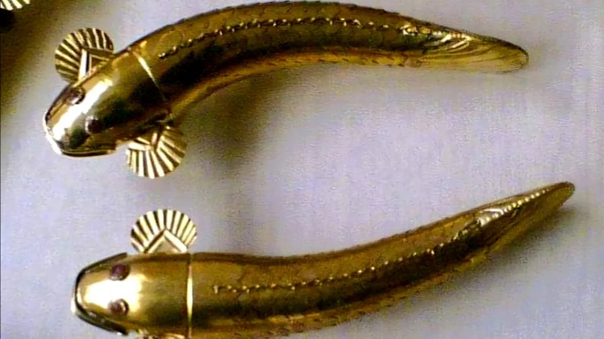 ପିତ୍ତଳରେ ତିଆରି ଯୋଡି ମାଛ