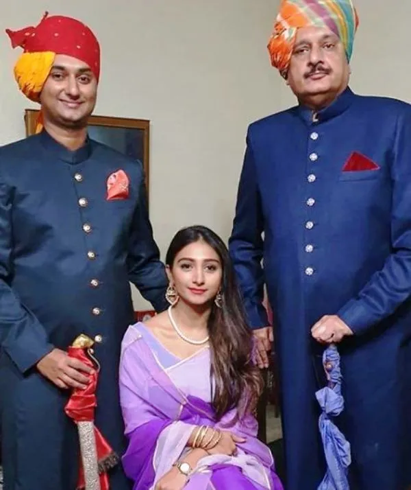 Mohena Singh Wiki, Age, Husband, Boyfriend, Family, Biography ...