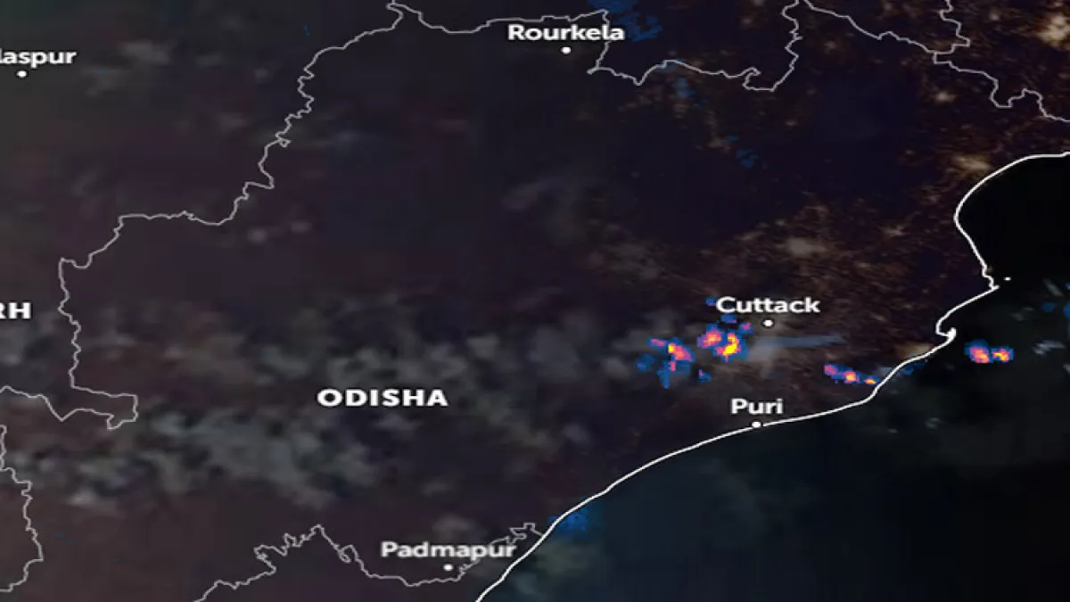 Heavry rain Bearing Clouds nearing Bhubaneswar
