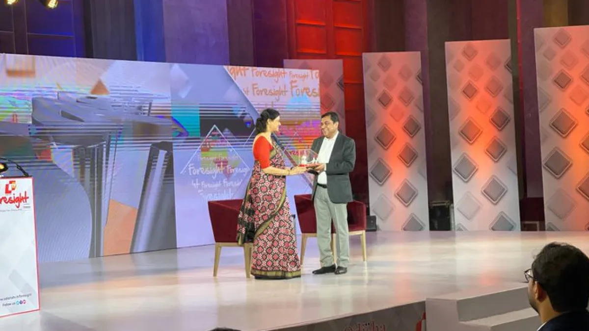 OTV MD Presents Memento To Gopal Krishna GSS
