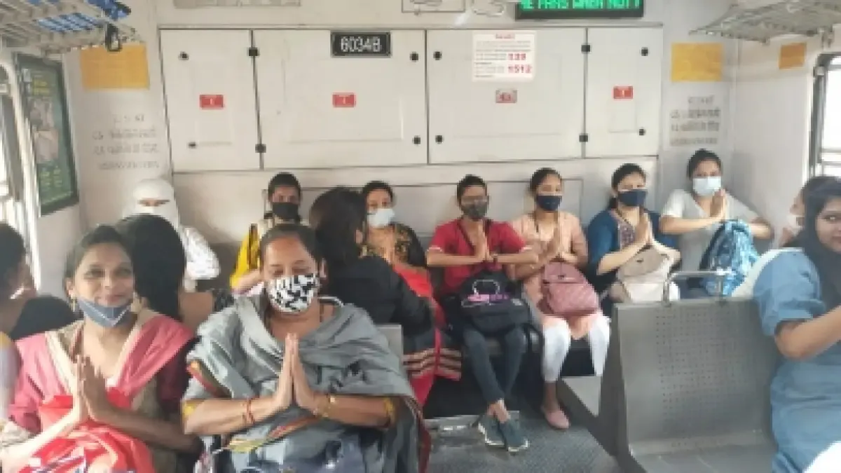 Yoga in train: Mumbai local commuters perform asanas while travelling