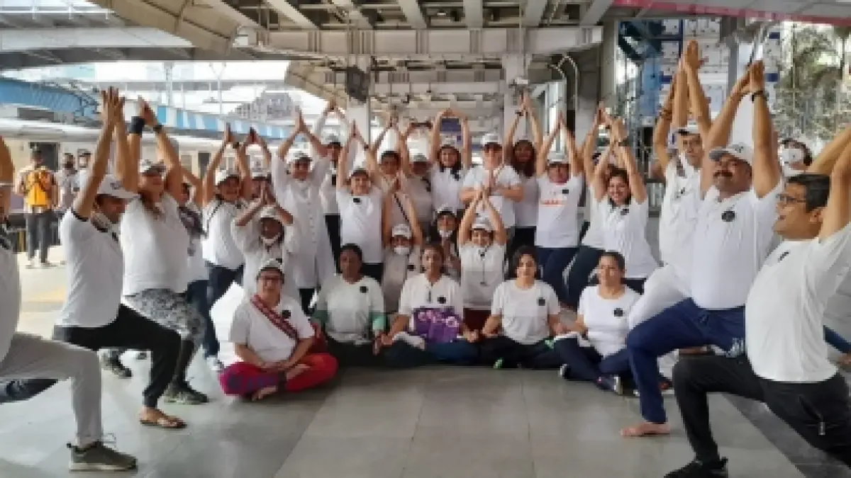 Yoga in train: Mumbai local commuters perform asanas while travelling