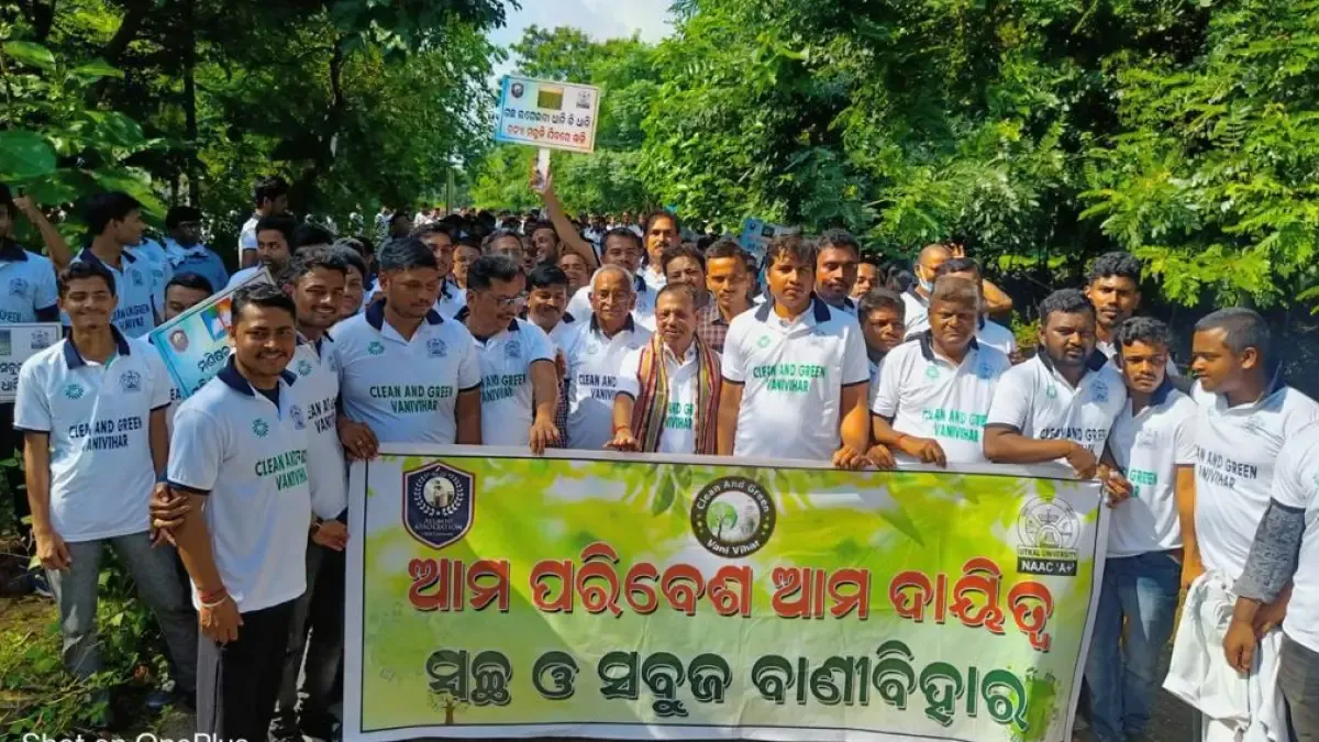 Students take part in the Clean and Green Vani Vihar campaign