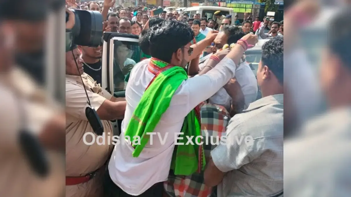 Gopal Das Taking Aim At Naba Das